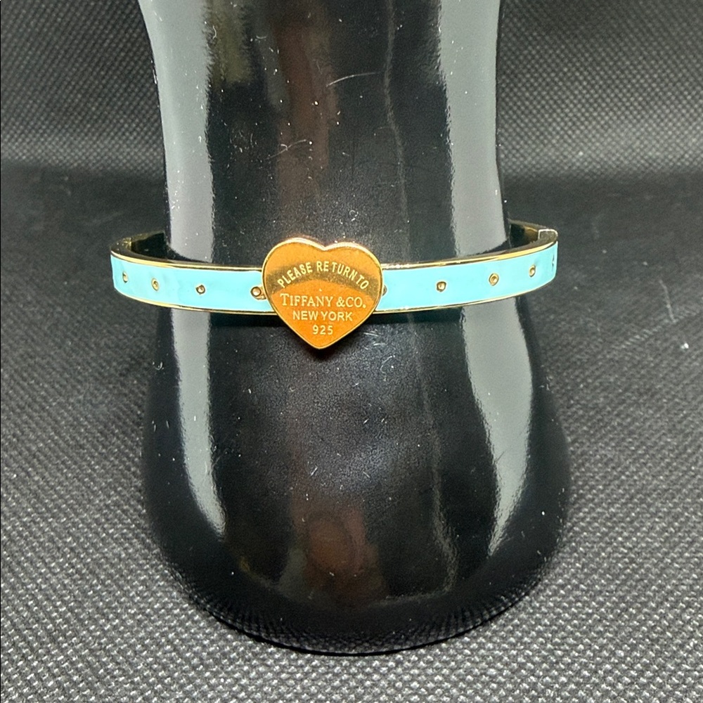 ✅ PRICE IS FIRM ✅ Fashion Turquoise Bangle with Gold Heart